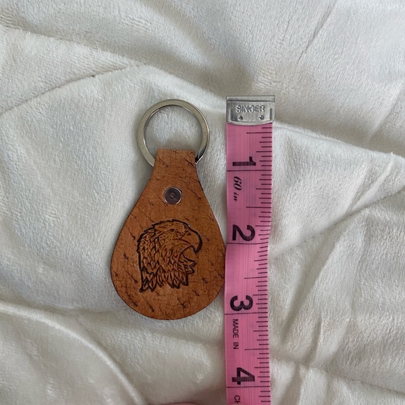 🦅Artisan-made hand-tooled leather Eagle keychain - Picture 4 of 4
